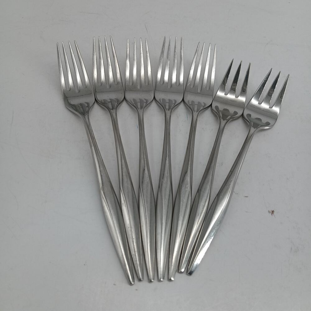 7X Forks Vtg 1847 Rogers Bros. Youth Pattern Stainless Steel 2 Salad & 5 Dinner - Picture 2 of 10